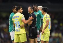 Suspenden 12 partidos a árbitro Fernando Hernández por rodillazo