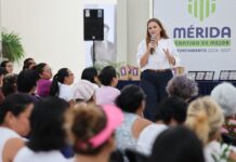 Entregan 114 lentes a mujeres de Mérida